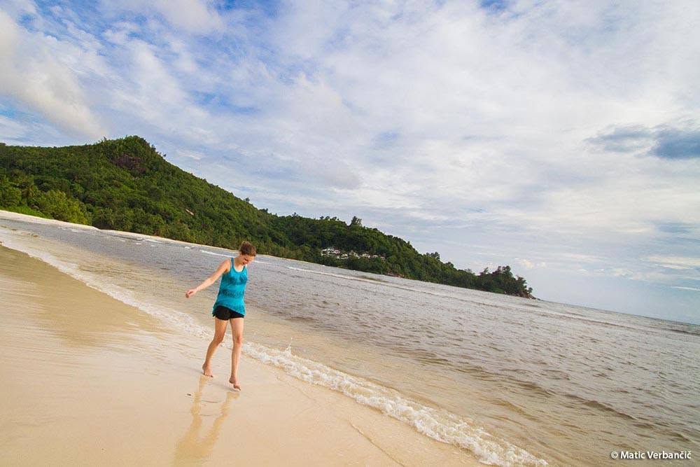 seyshelles running beach